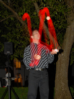 Leuchtballjonglage mit Glo-Balls