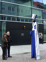 Stelzenclown in Friedrichshafen